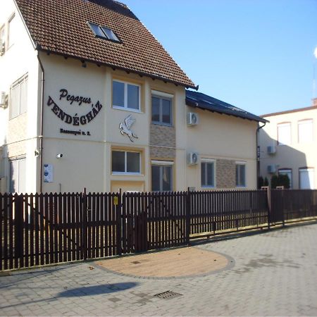 Hotel Pegazus Vendégház Hajdúszoboszló Exterior foto