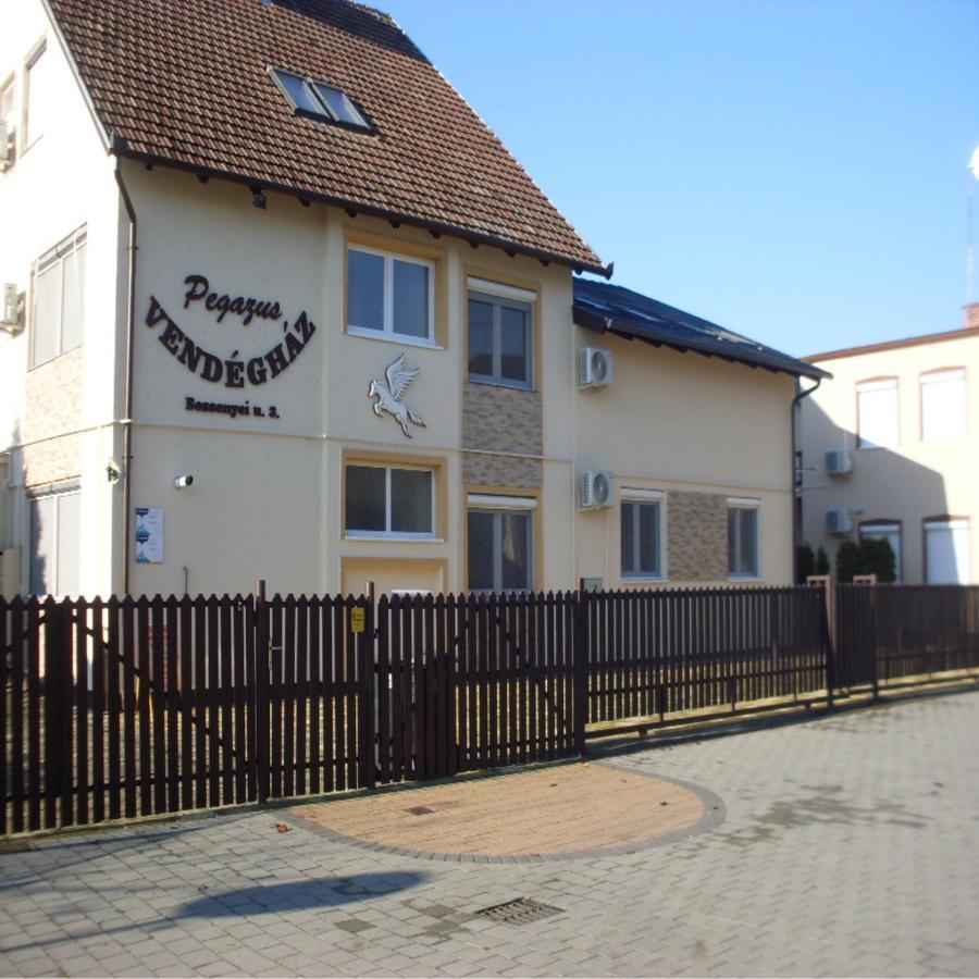 Hotel Pegazus Vendégház Hajdúszoboszló Exterior foto